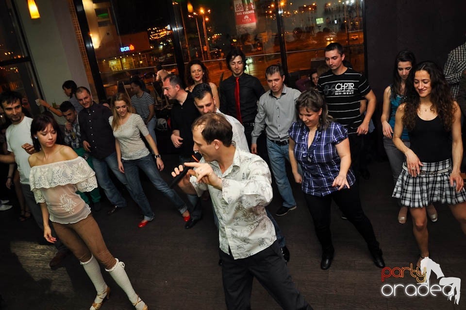Seară de dans în Blondy's Art Café, 
