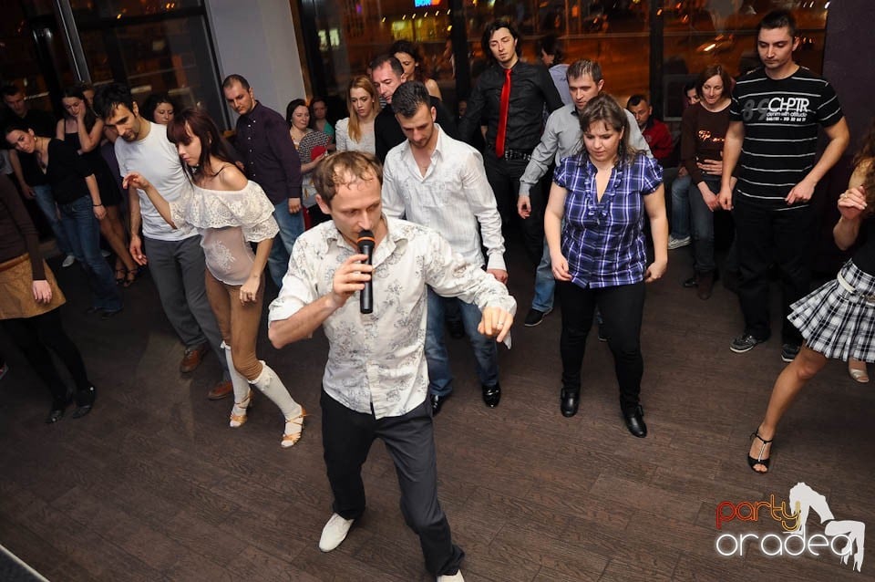 Seară de dans în Blondy's Art Café, 