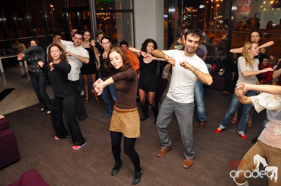 Seară de dans în Blondy's Art Café, 