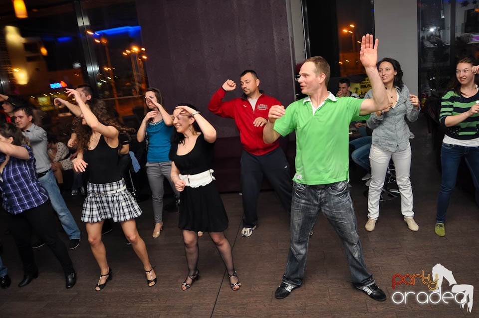 Seară de dans în Blondy's Art Café, 