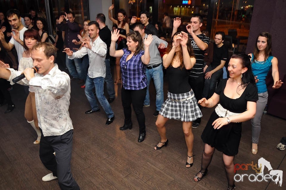 Seară de dans în Blondy's Art Café, 