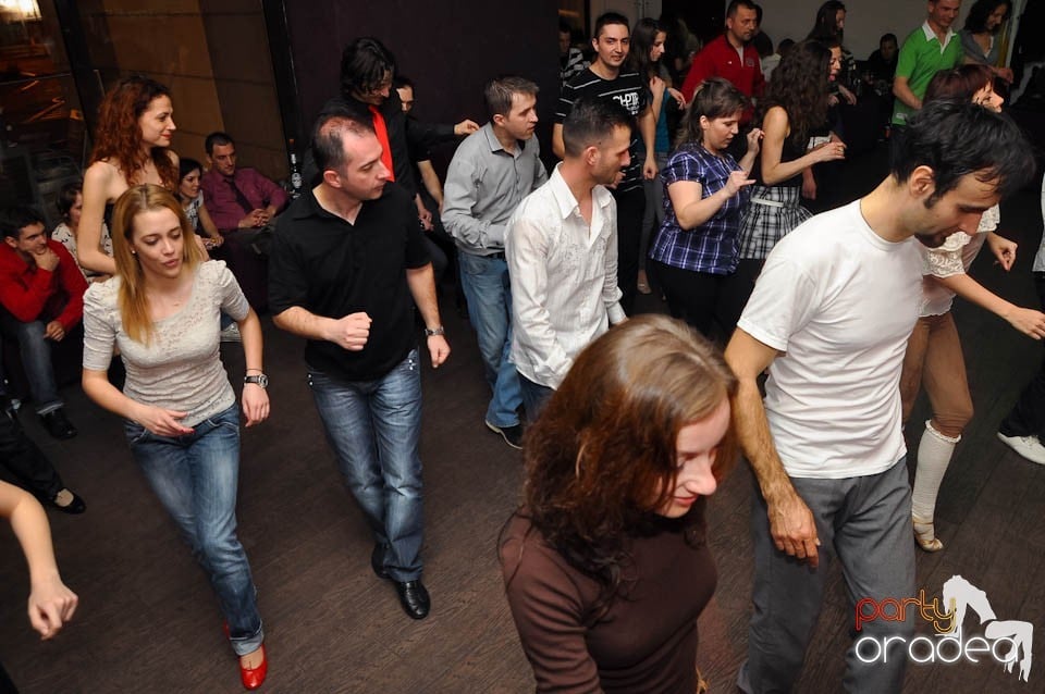 Seară de dans în Blondy's Art Café, 