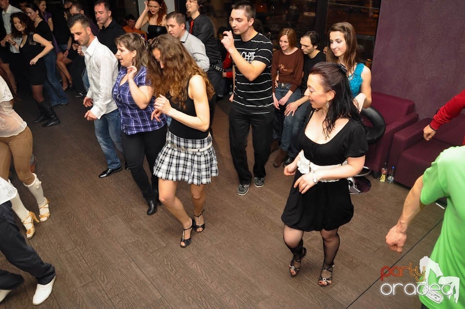 Seară de dans în Blondy's Art Café, 