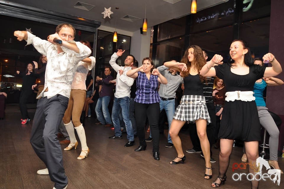 Seară de dans în Blondy's Art Café, 