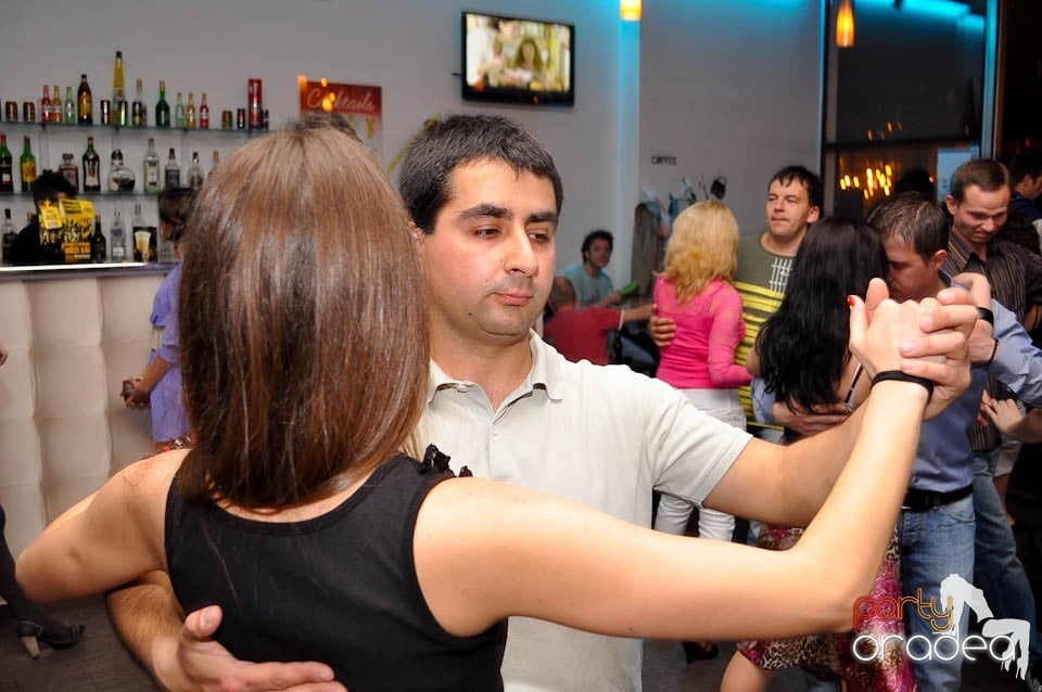 Seară de dans în Blondy's Art Café,