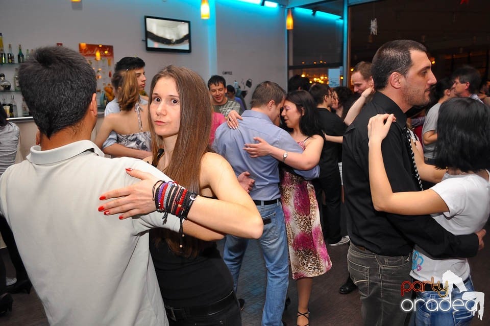 Seară de dans în Blondy's Art Café,