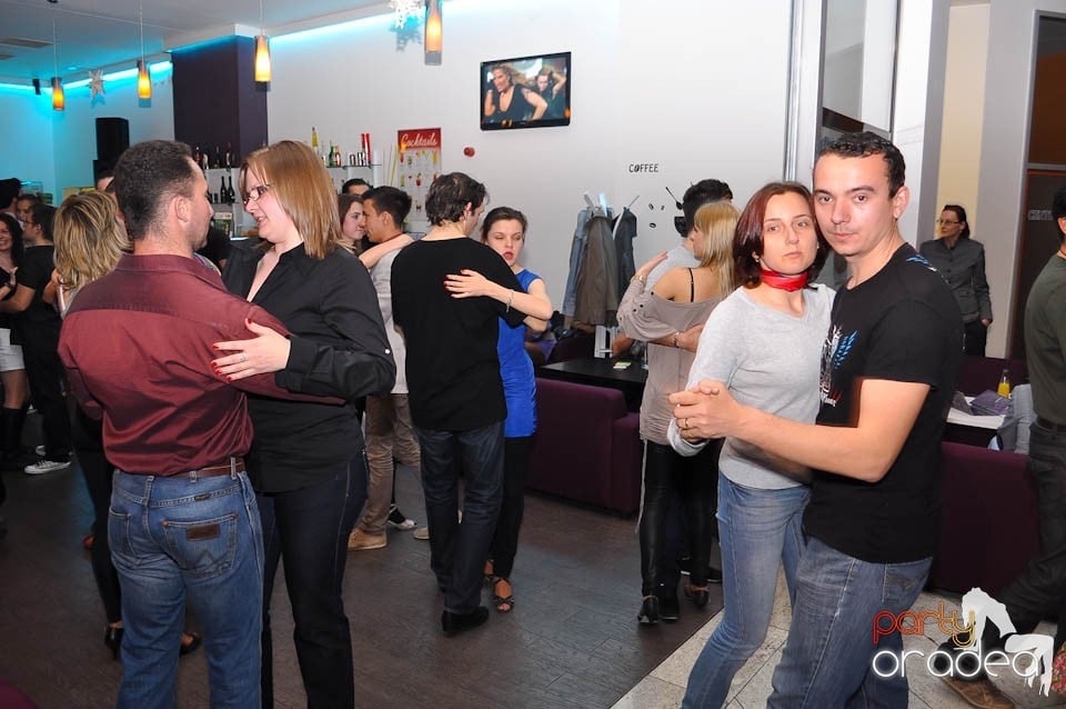 Seară de dans în Blondy's Art Café,