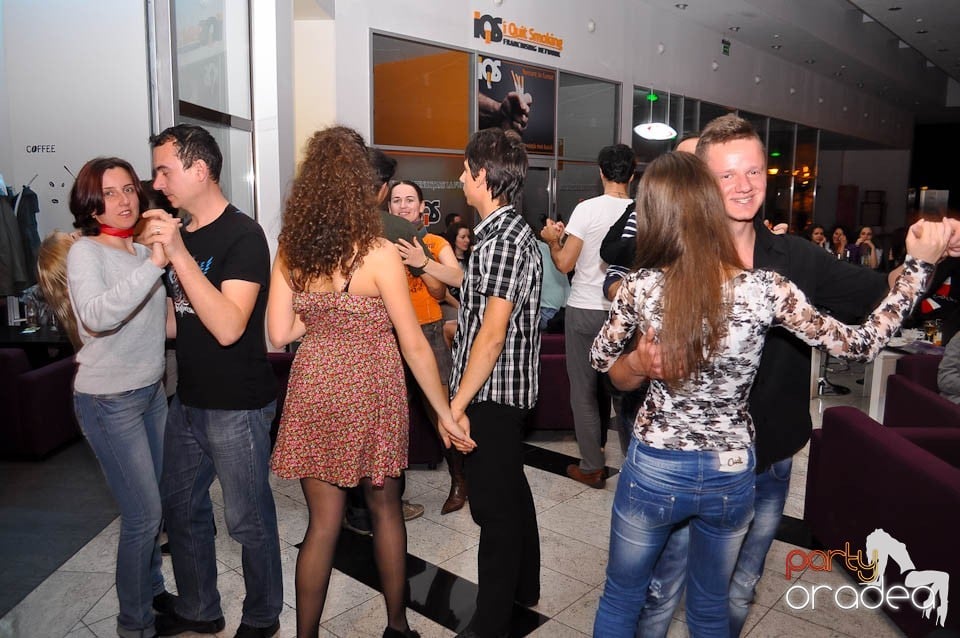 Seară de dans în Blondy's Art Café,