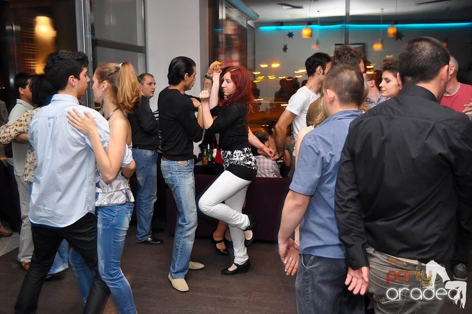 Seară de dans în Blondy's Art Café,
