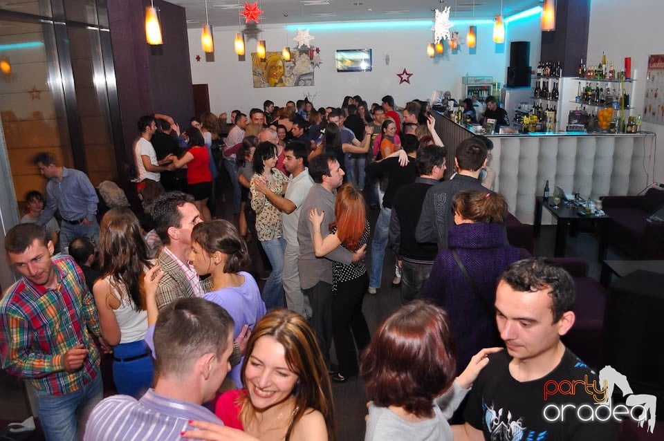 Seară de dans în Blondy's Art Café,