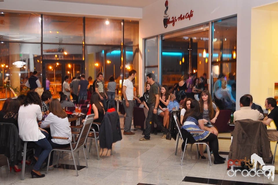 Seară de dans în Blondy's Art Café,