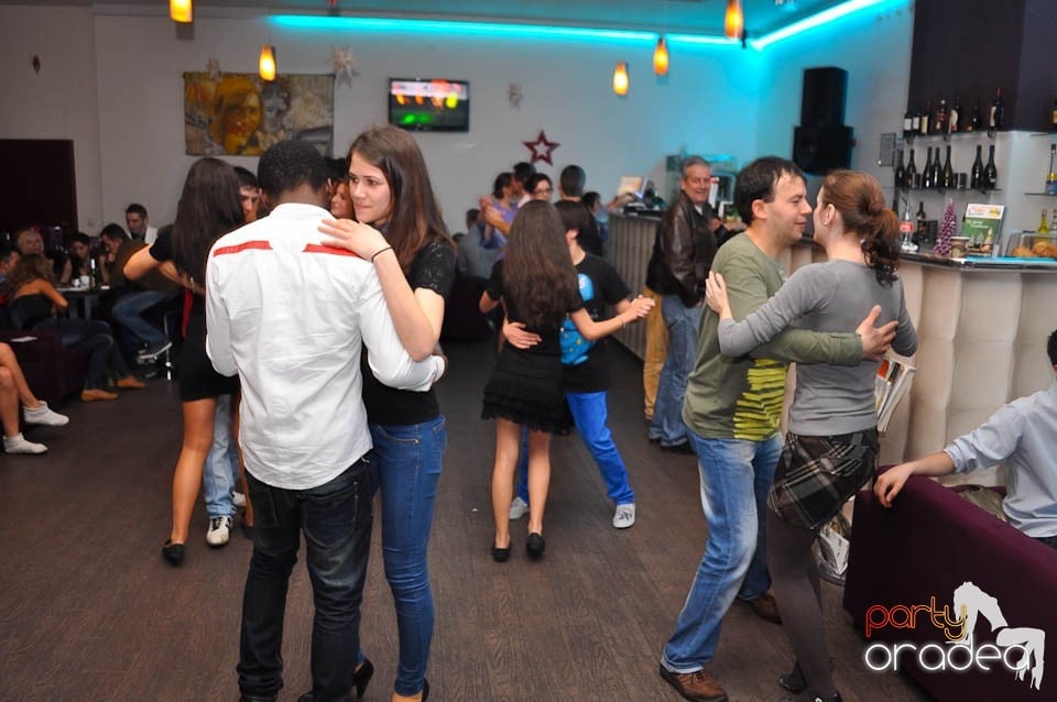 Seară de dans în Blondy's Art Café,