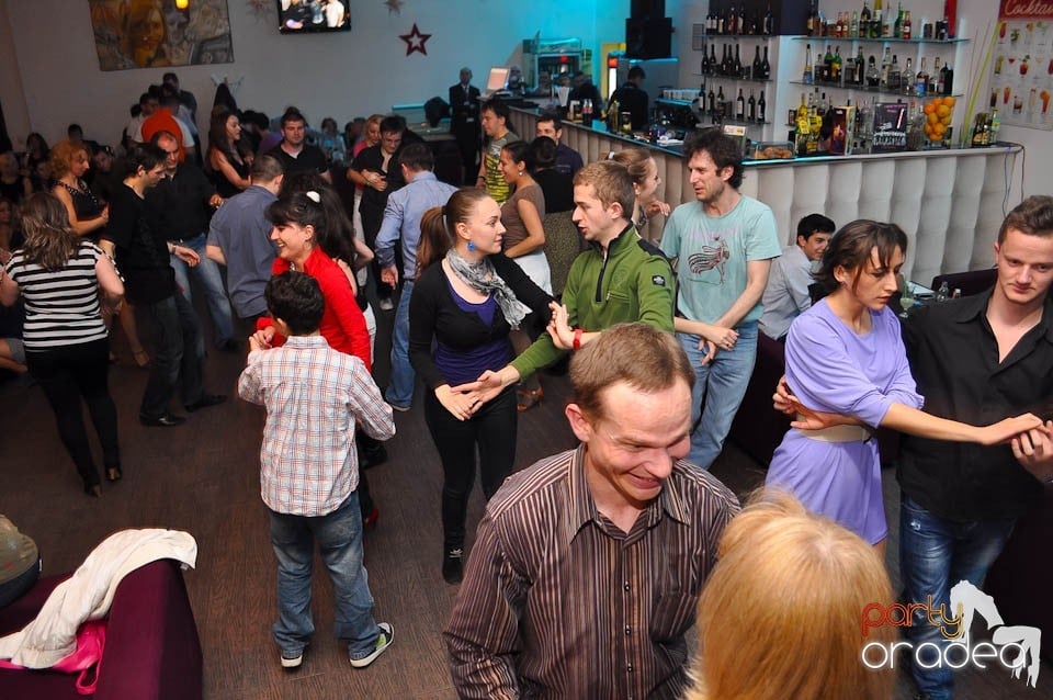 Seară de dans în Blondy's Art Café,