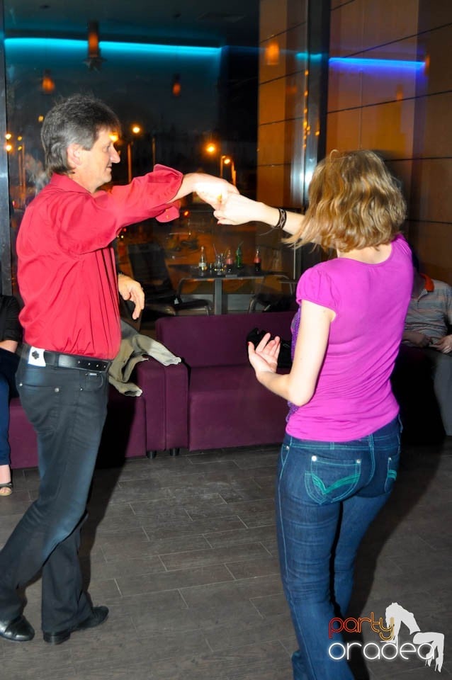 Seară de dans în Blondy's Art Café, 