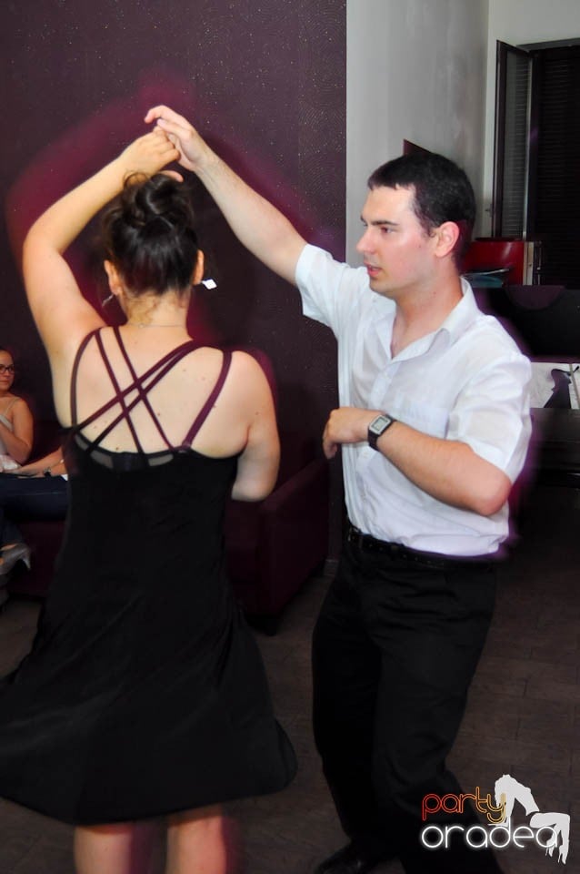 Seară de dans în Blondy's Art Café, 