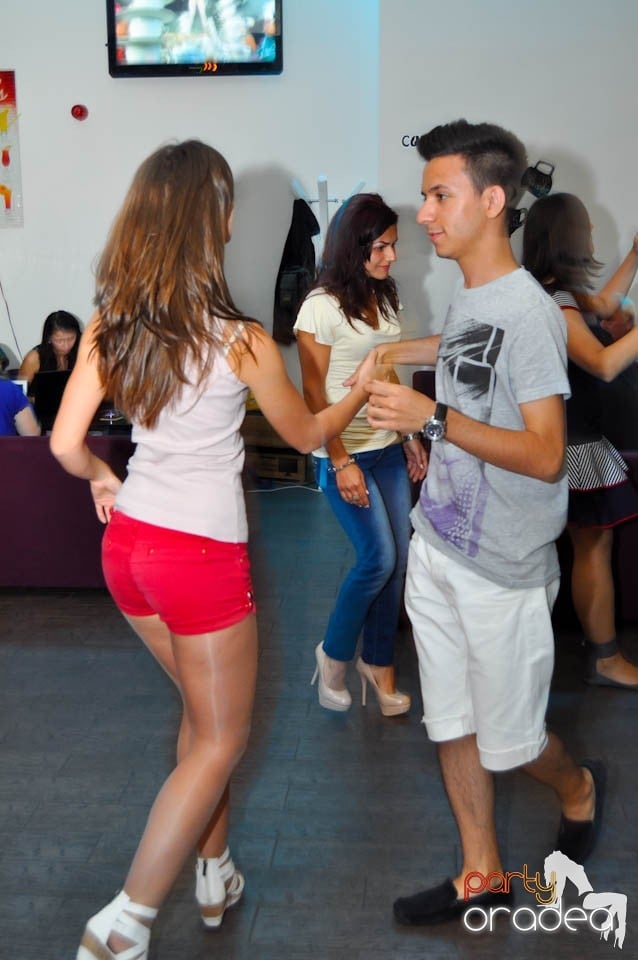 Seară de dans în Blondy's Art Café, 