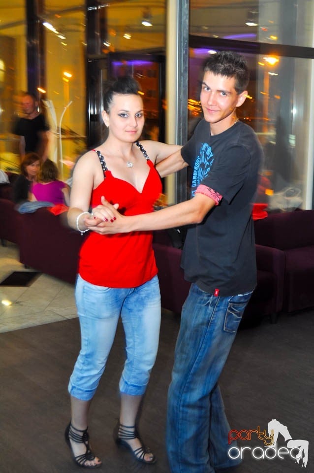 Seară de dans în Blondy's Art Café, 