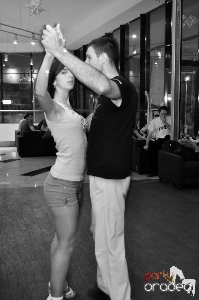 Seară de dans în Blondy's Art Café, 