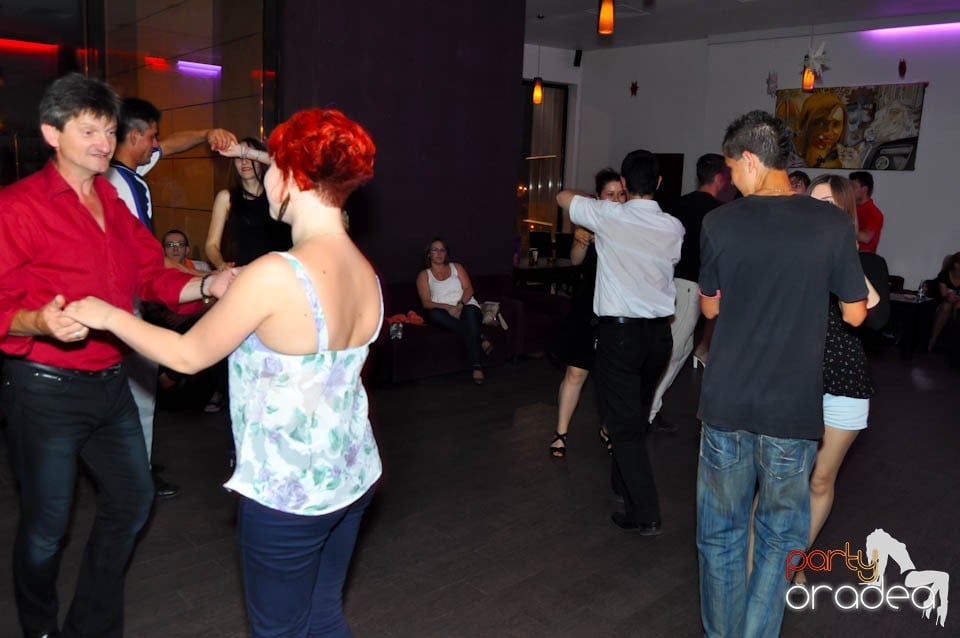 Seară de dans în Blondy's Art Café, 