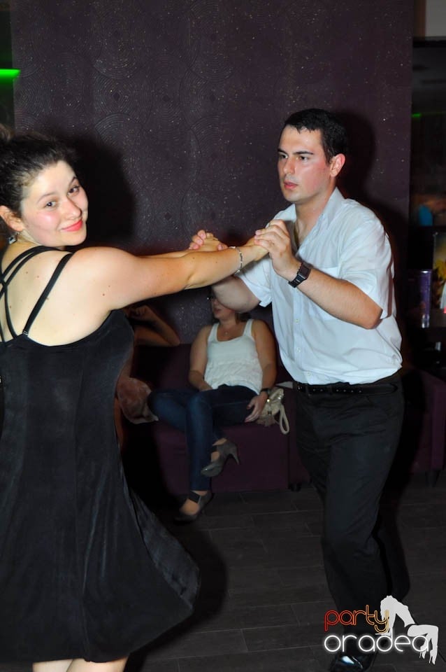 Seară de dans în Blondy's Art Café, 