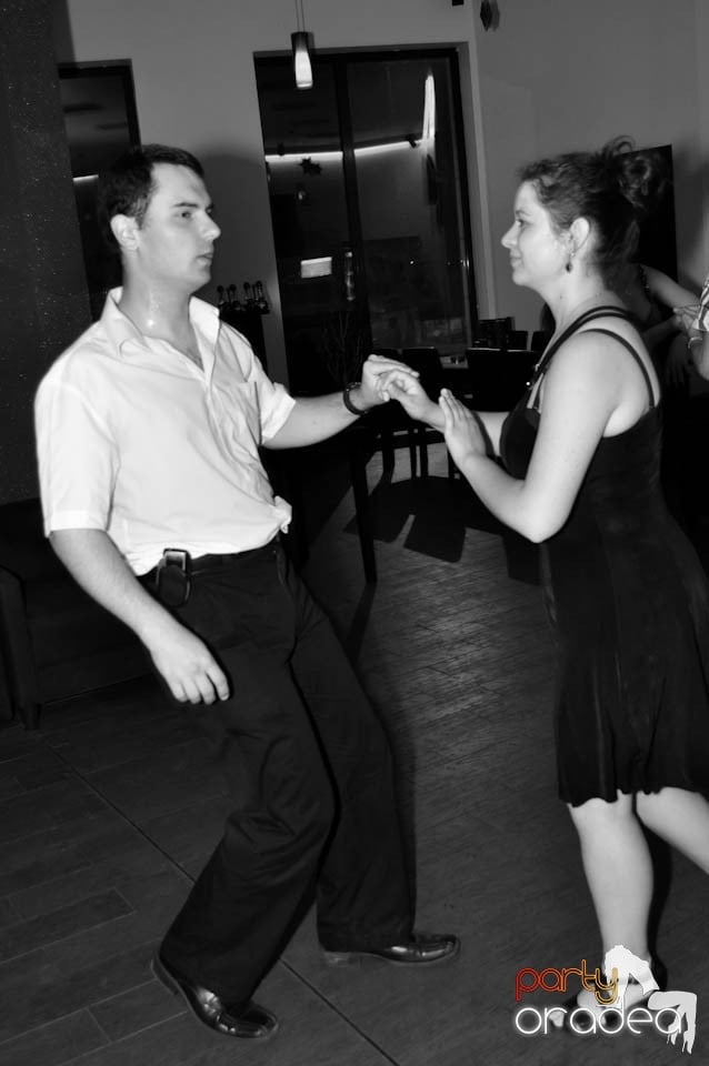 Seară de dans în Blondy's Art Café, 