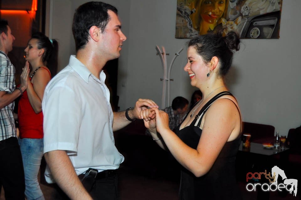 Seară de dans în Blondy's Art Café, 