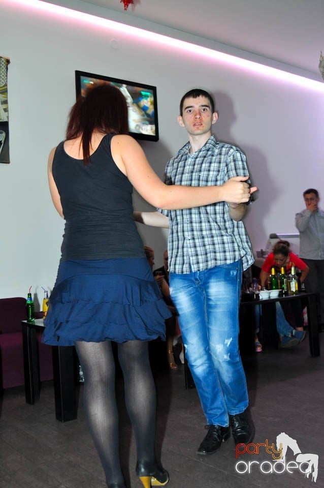 Seară de dans în Blondy's Art Café, 