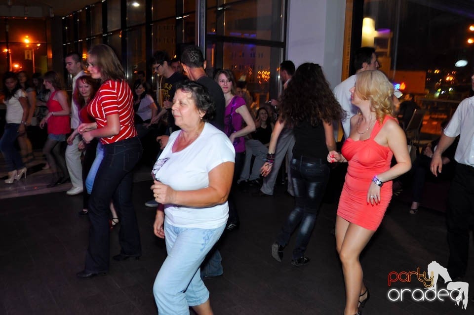 Seară de dans în Blondy's Art Café, 