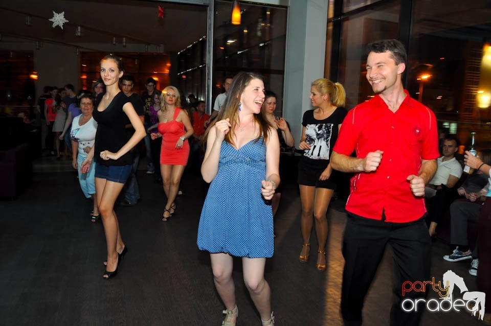 Seară de dans în Blondy's Art Café, 