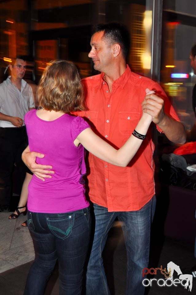 Seară de dans în Blondy's Art Café, 