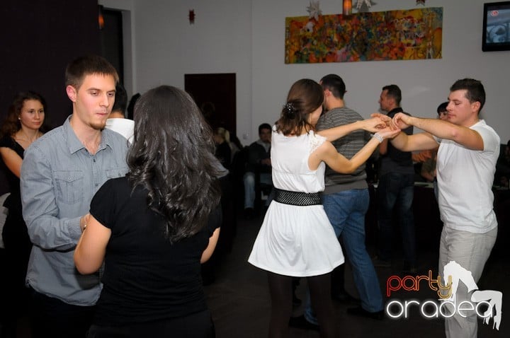 Seară de dans în Blondy's Art Café, 