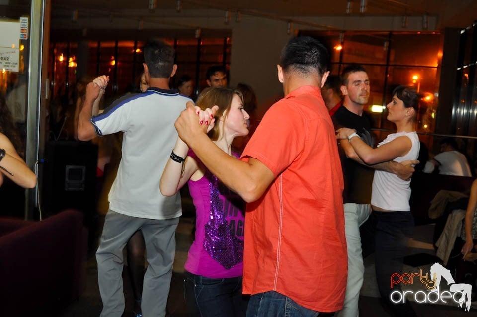 Seară de dans în Blondy's Art Café, 