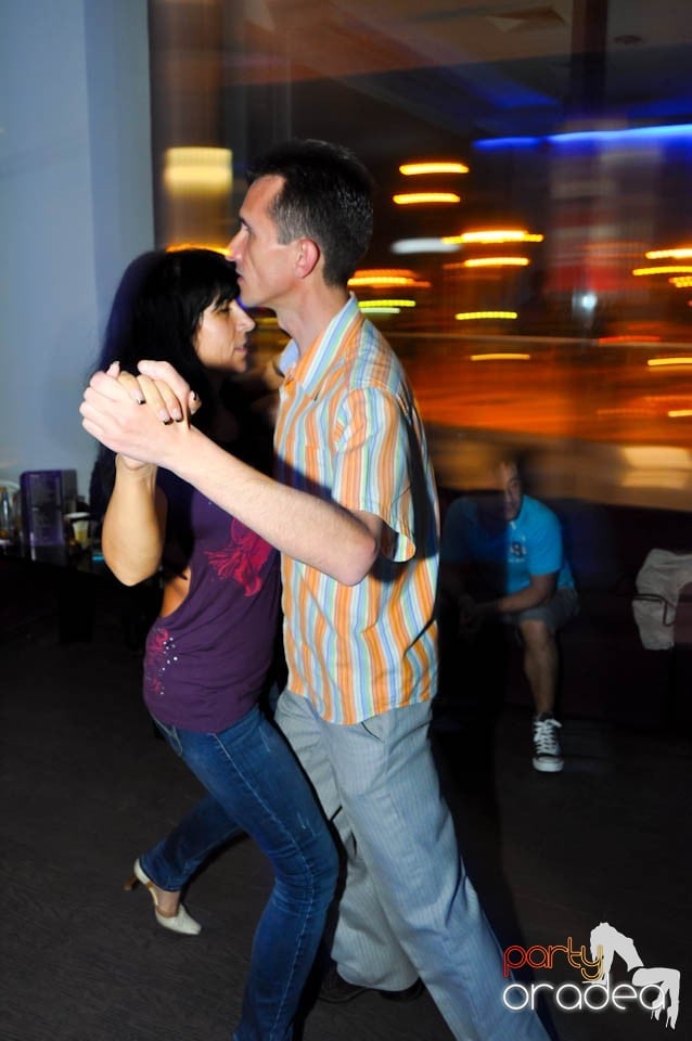 Seară de dans în Blondy's Art Café, 