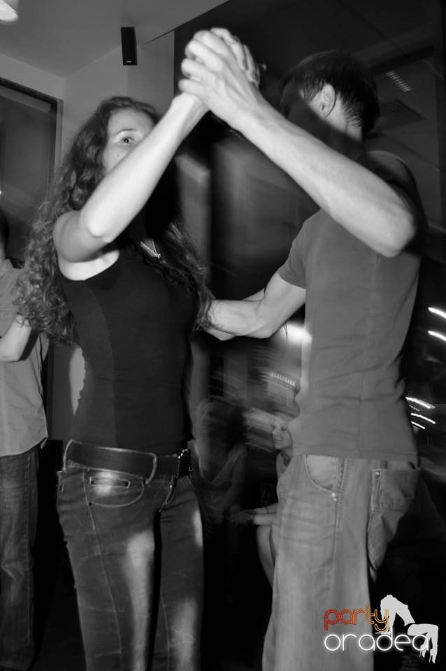 Seară de dans în Blondy's Art Café, 