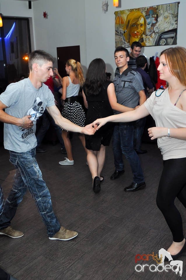 Seară de dans în Blondy's Art Café, 