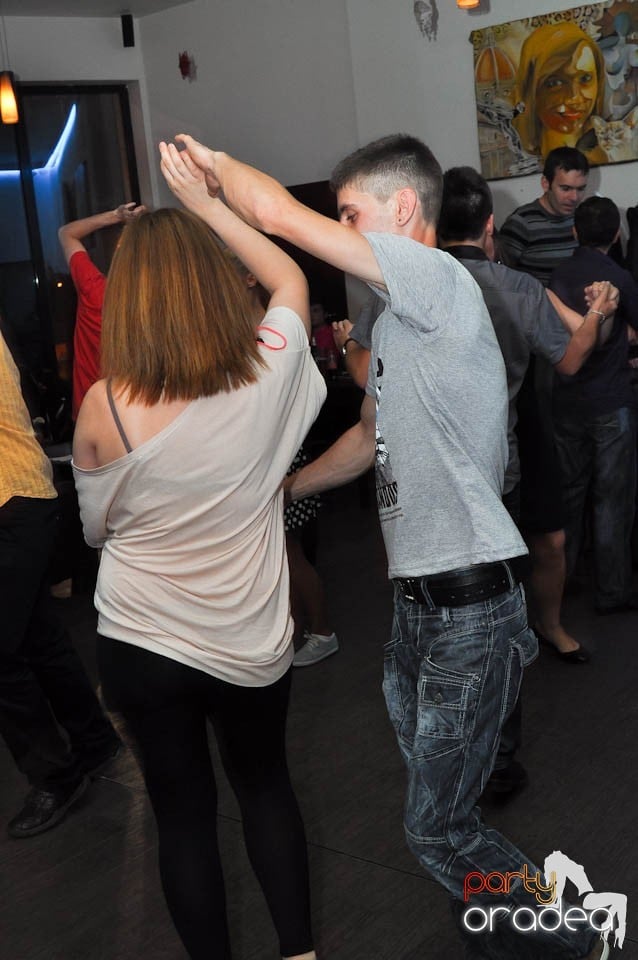 Seară de dans în Blondy's Art Café, 