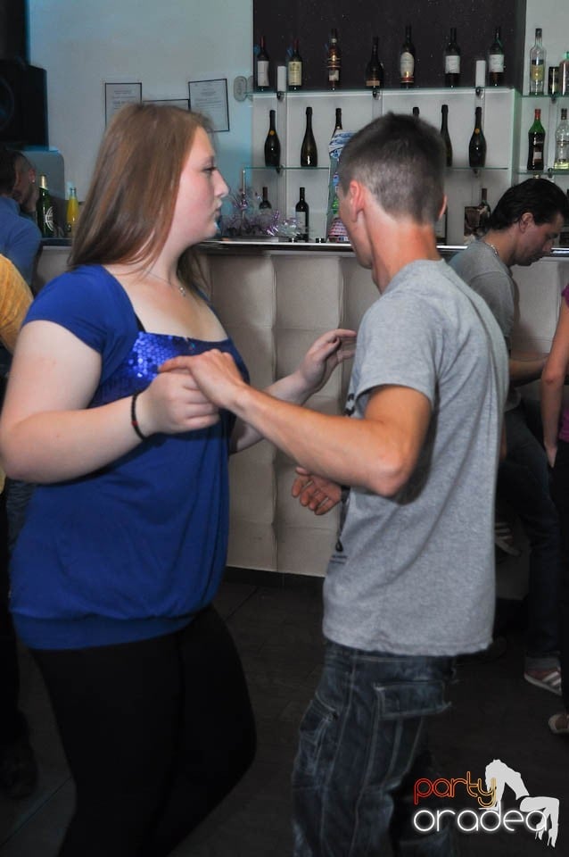 Seară de dans în Blondy's Art Café, 