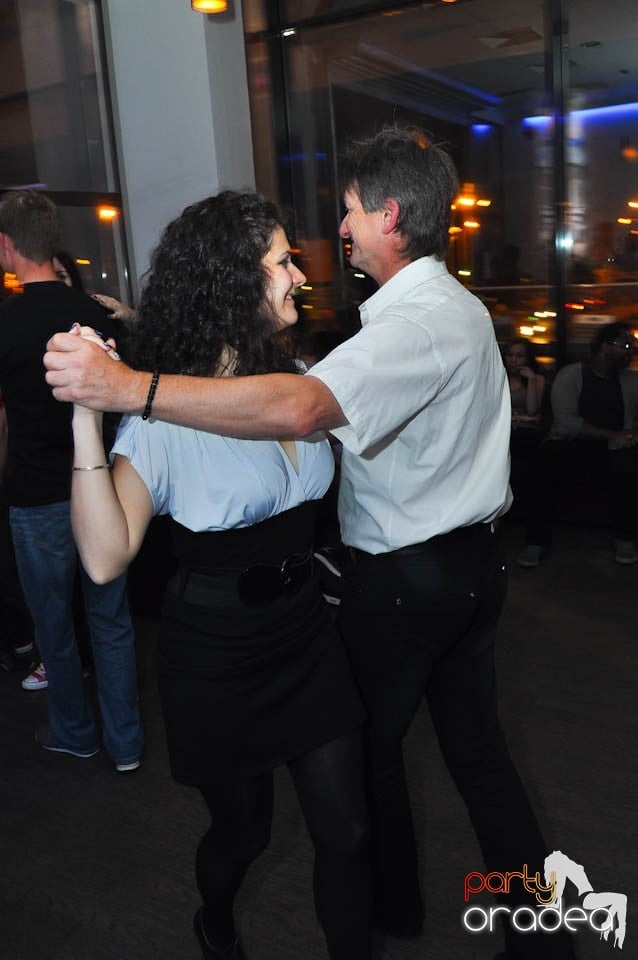 Seară de dans în Blondy's Art Café, 