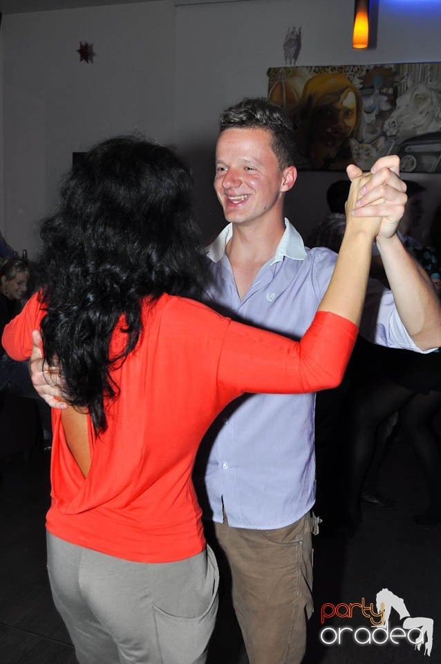 Seară de dans în Blondy's Art Café, 