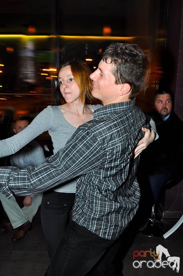 Seară de dans în Blondy's Art Café, 