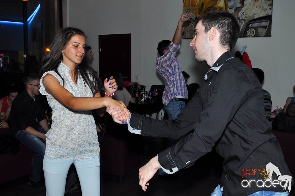 Seară de dans în Blondy's Art Café, 