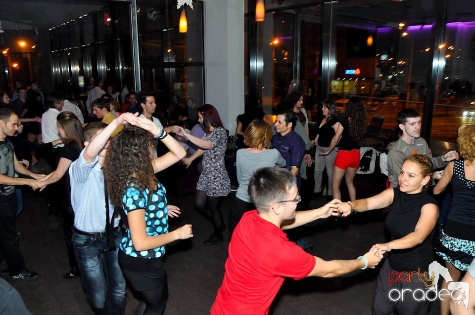 Seară de dans în Blondy's Art Café, 