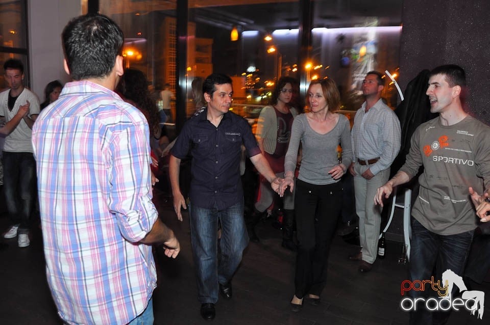 Seară de dans în Blondy's Art Café, 