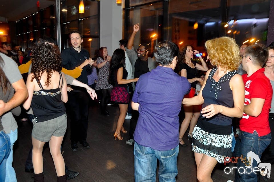 Seară de dans în Blondy's Art Café, 