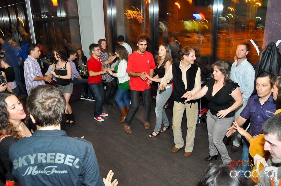 Seară de dans în Blondy's Art Café, 