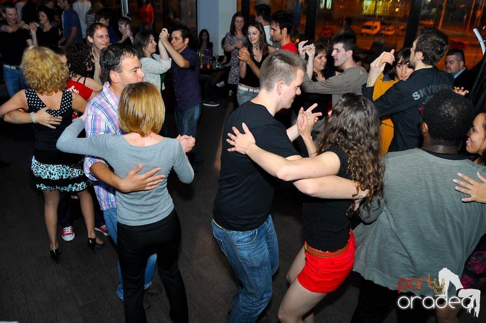 Seară de dans în Blondy's Art Café, 