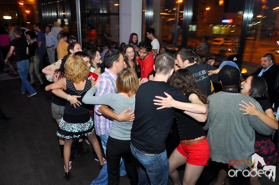 Seară de dans în Blondy's Art Café, 