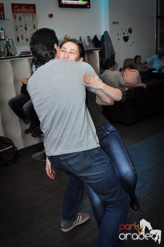 Seară de dans în Blondy's Art Café, 