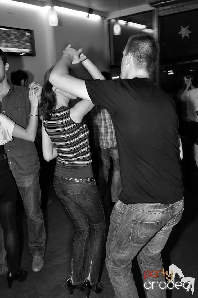 Seară de dans în Blondy's Art Café, 