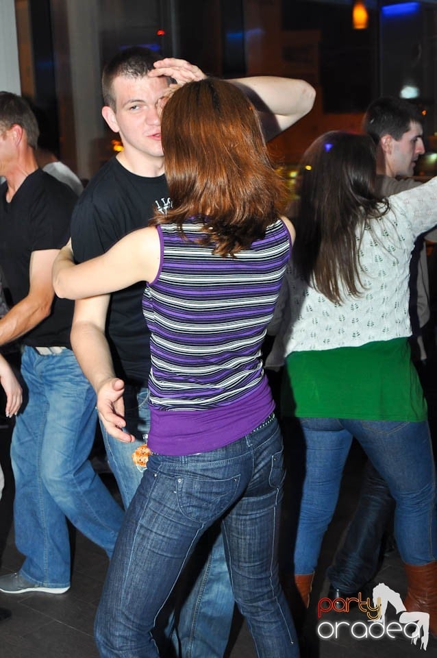 Seară de dans în Blondy's Art Café, 